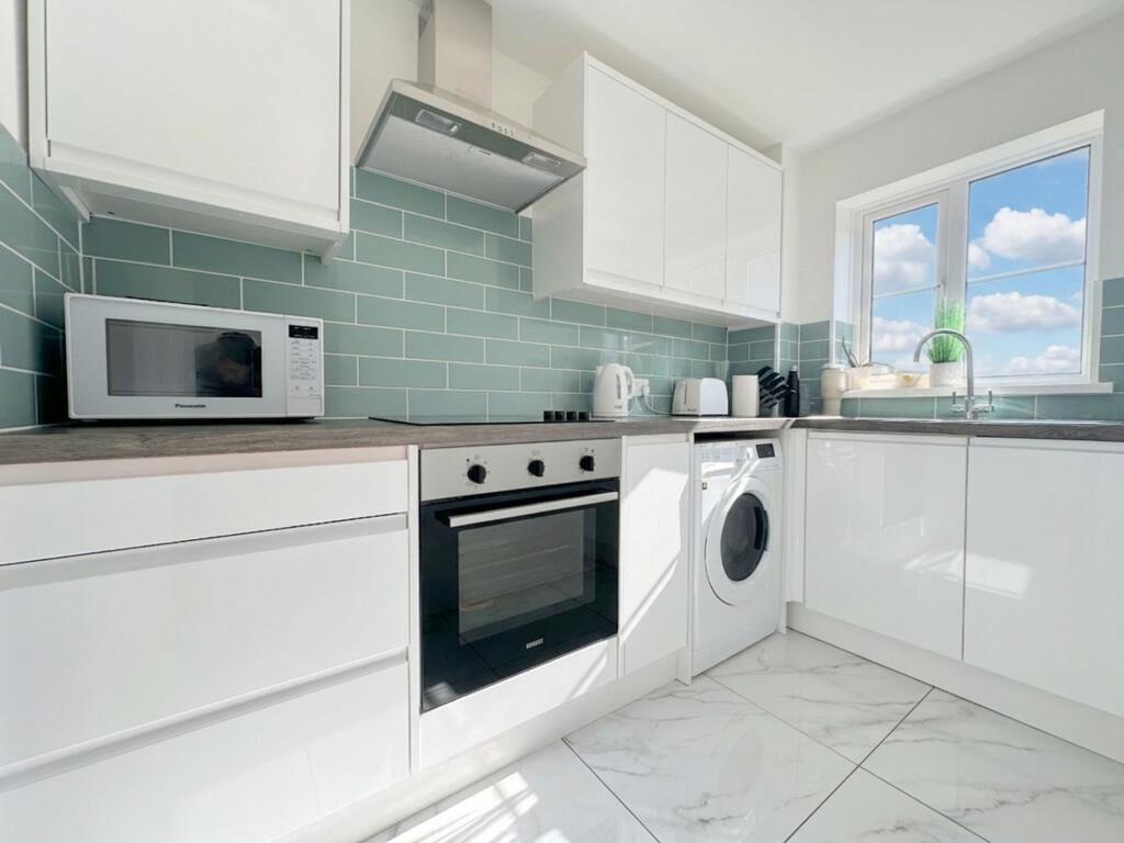 House in Luton - View 3