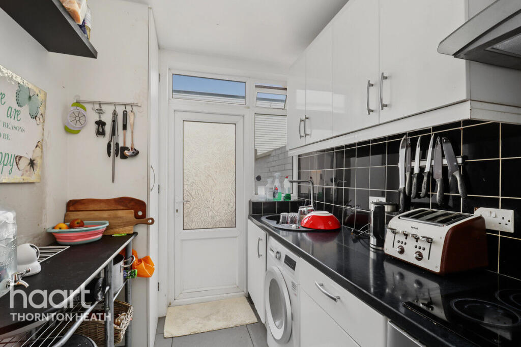 House in Croydon - View 4