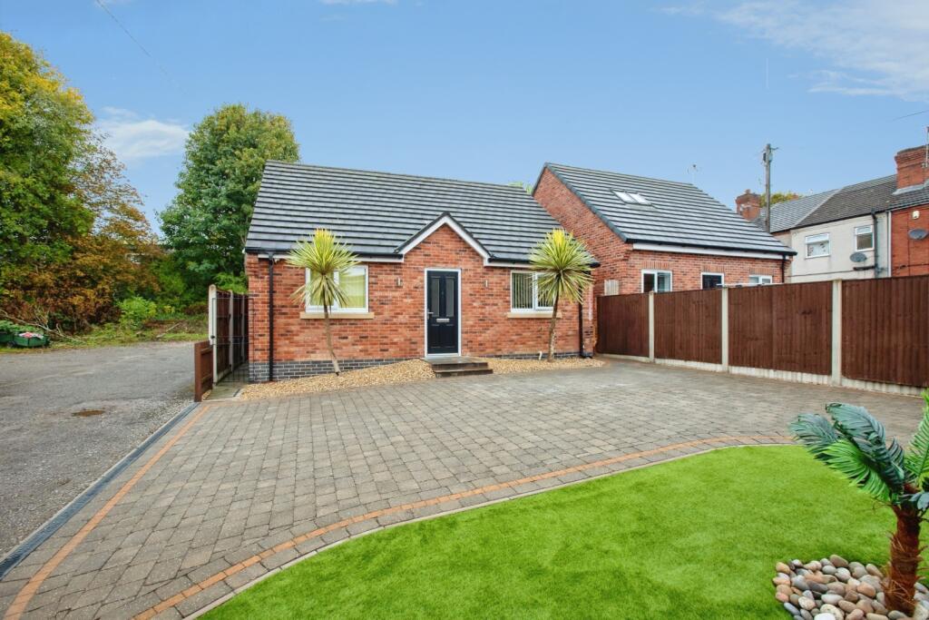 2-bed detached on Egstow Street, Chesterfield, Clay Cross, Derbyshire, £190,000