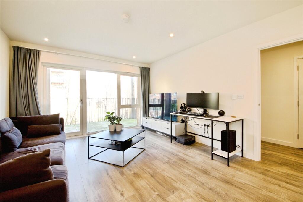 Bittacy Hill, London, NW7 photo 3