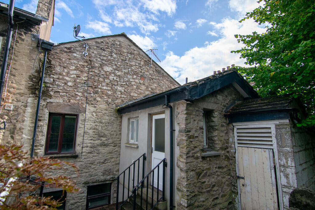 Main image of property: 40a Low Fellside, Kendal, Cumbria, LA9 4NH