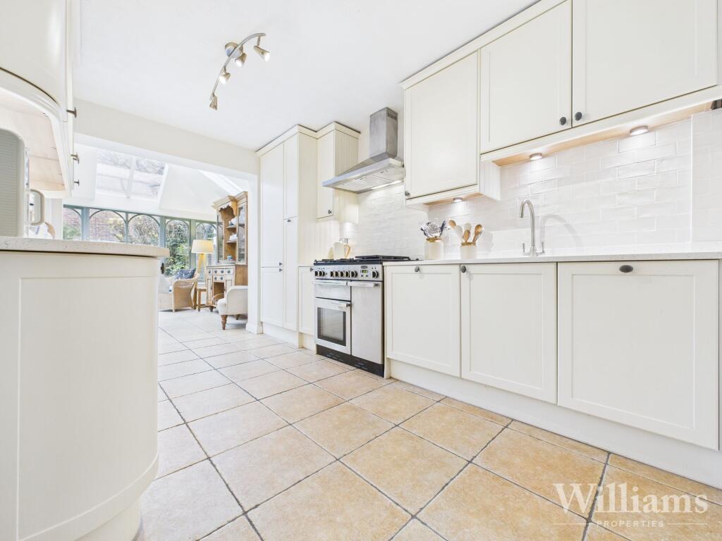 House in Aylesbury, Buckinghamshire - View 2