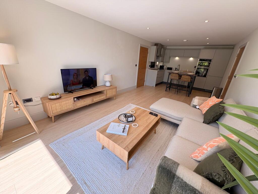 Apartment in Bristol - View 3