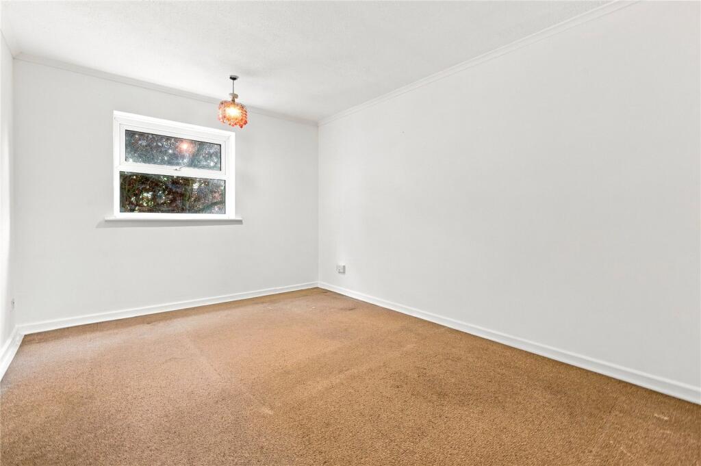 Apartment in Southend-on-Sea, Essex - View 4