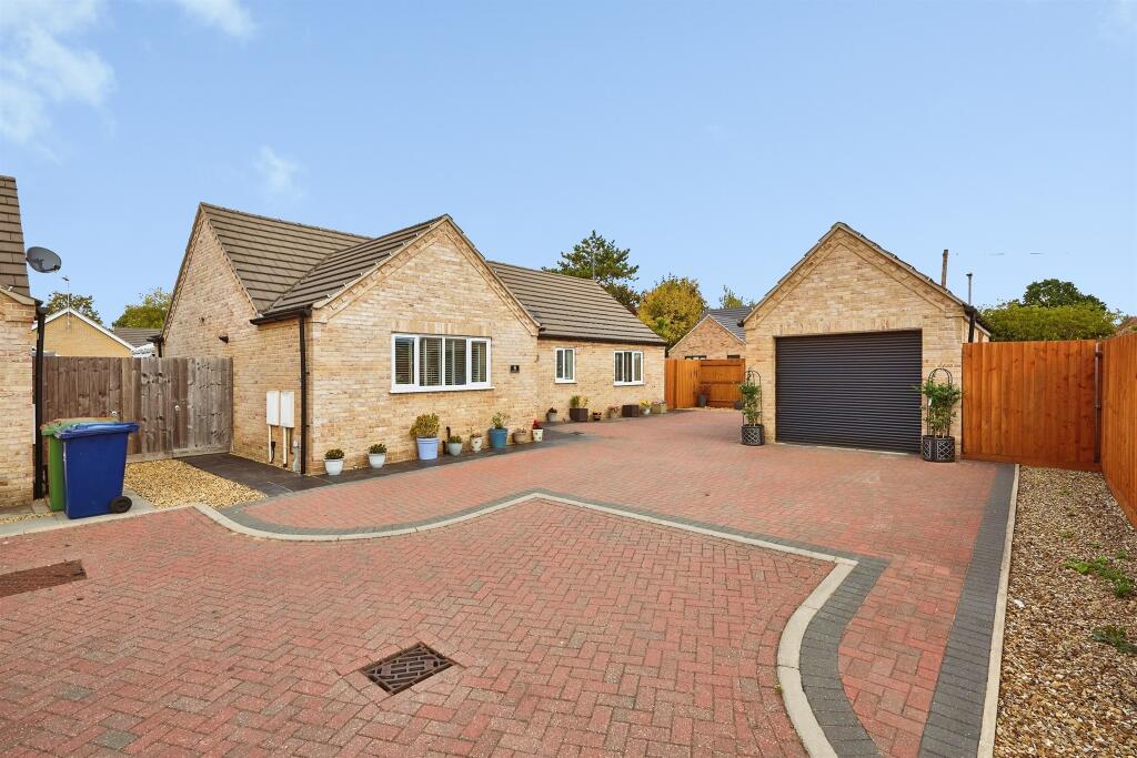 Main image of property: Magnolia Close, March