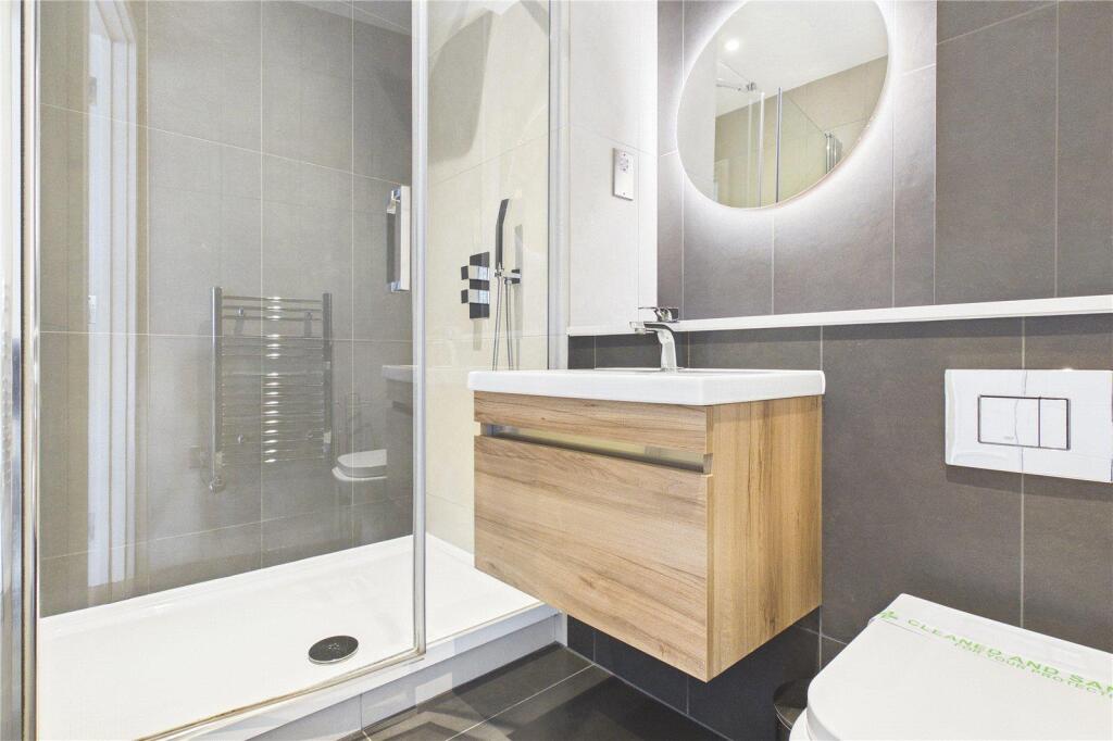 Apartment in Redhill - View 5
