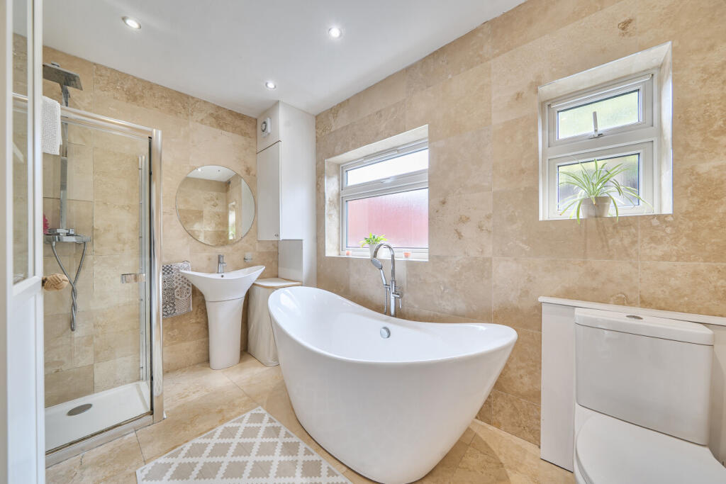 Buxted Road, London, N12 photo 3