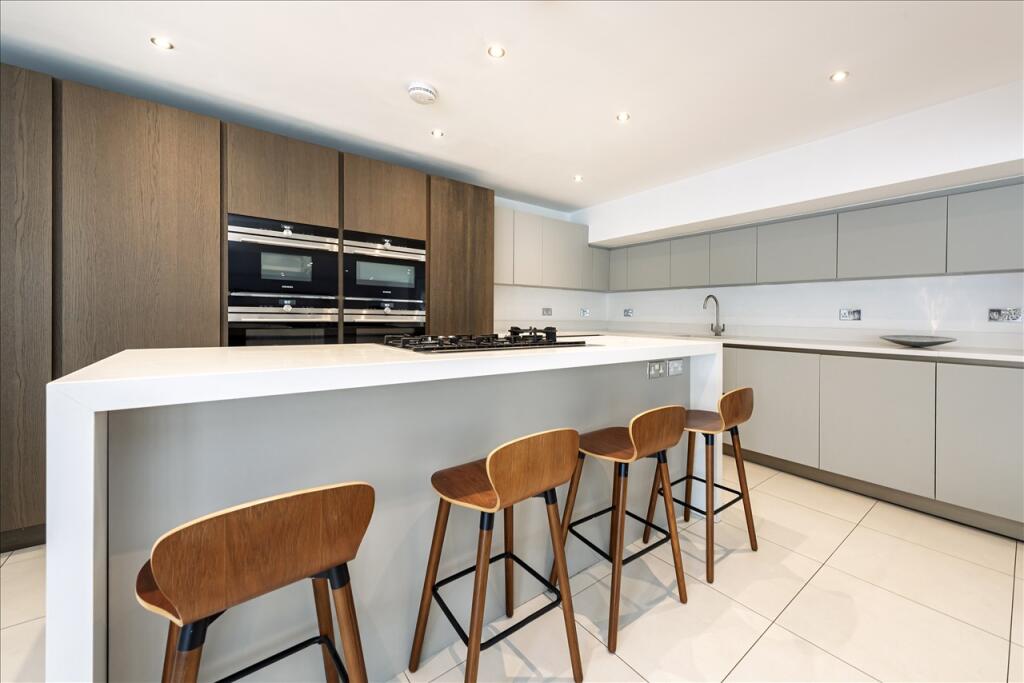 House in London - View 2