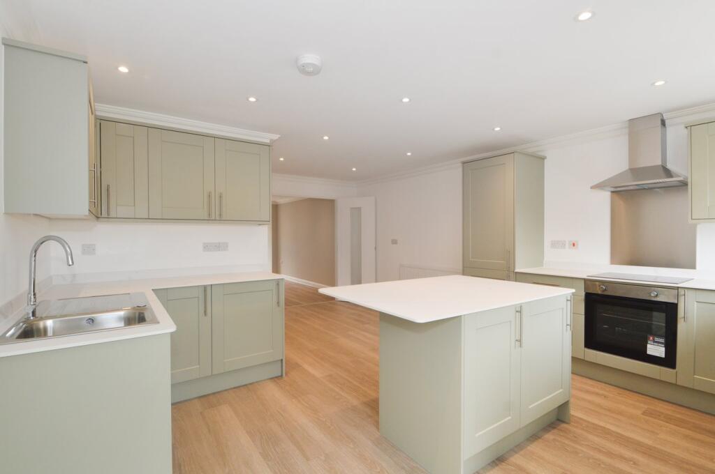 Arch Road, Hersham, Walton-on-Thames, KT12 photo 4