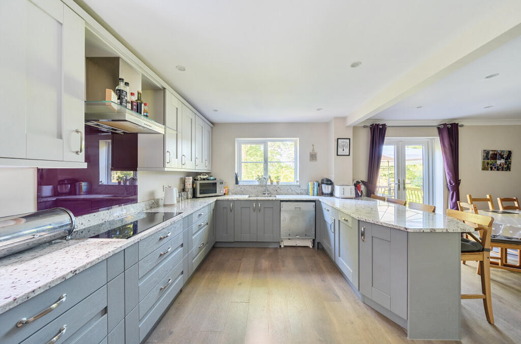 Winchester Road, Bassett, Southampton, Hampshire, SO16 photo 4