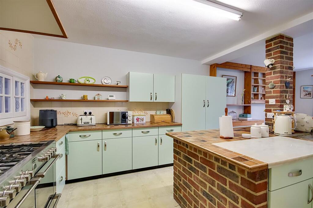 St. Wilfreds Road, Worthing, BN14 photo 4