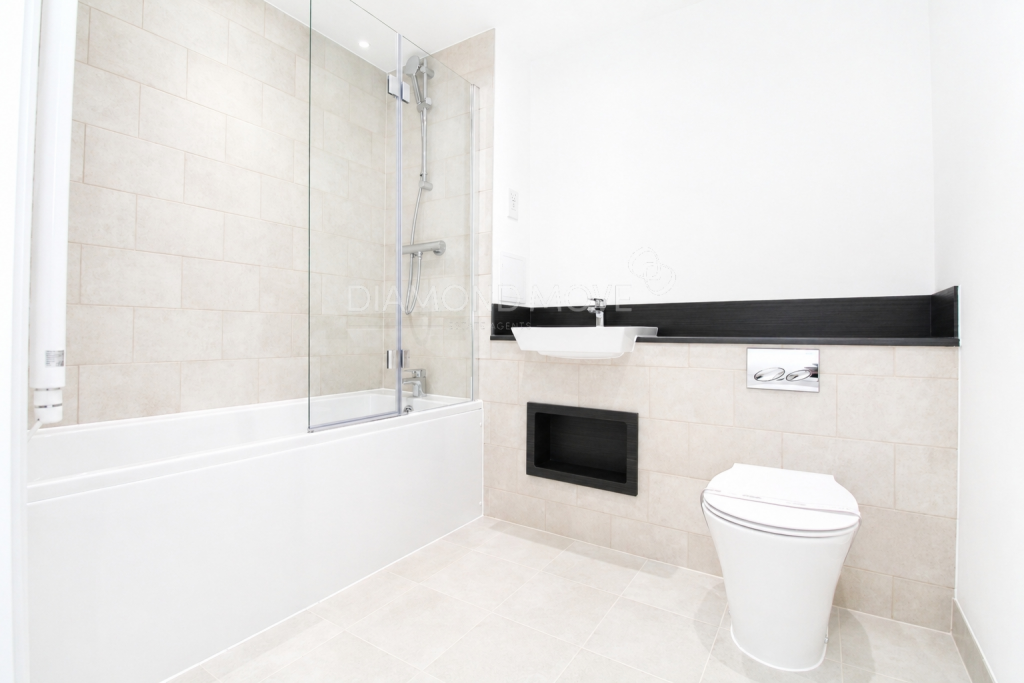 Apartment in London, Heston - View 3
