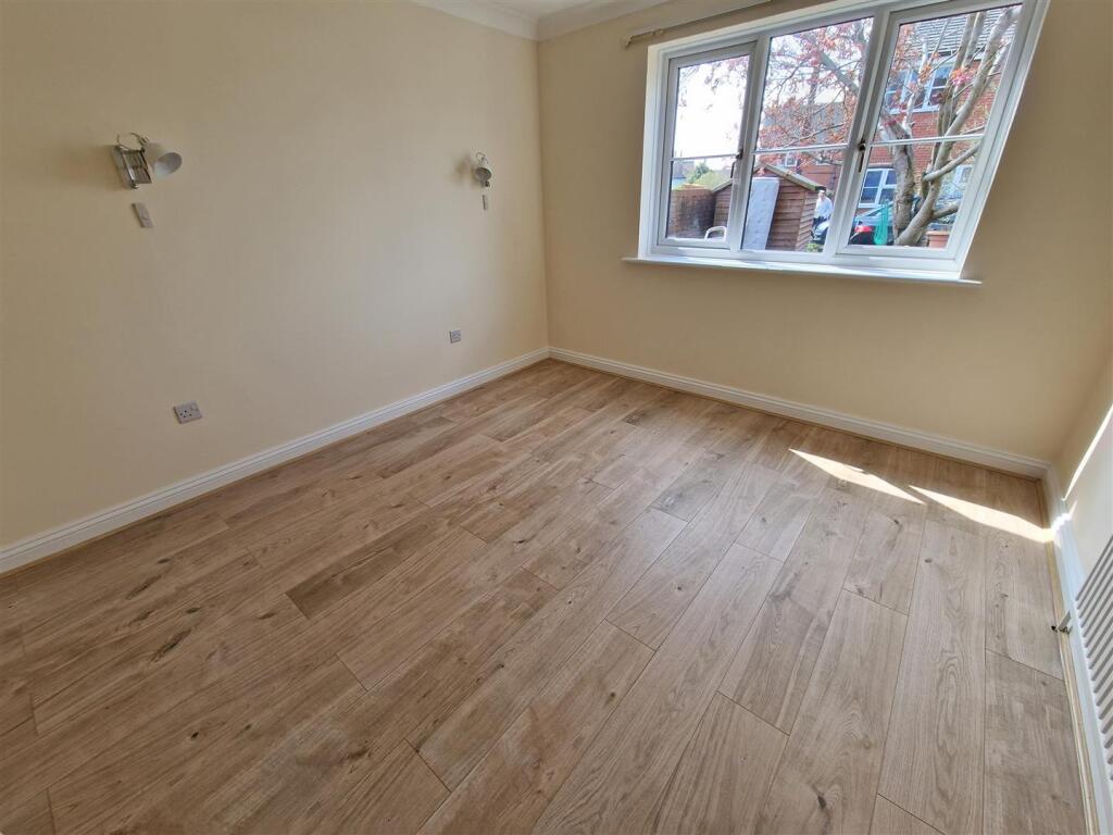 Apartment in Gillingham, Bay - View 5