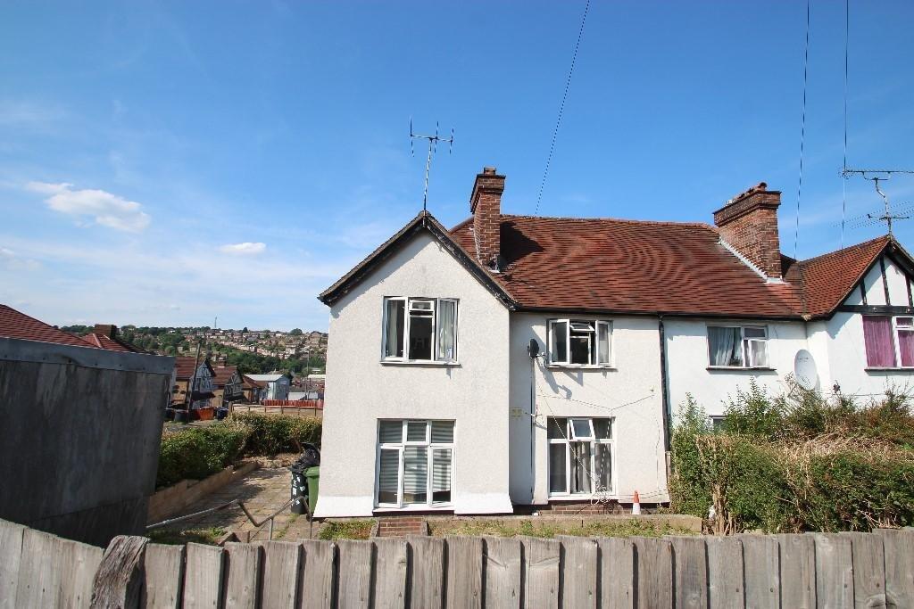 House in High Wycombe, Centre Square, Daws Hill - View 3