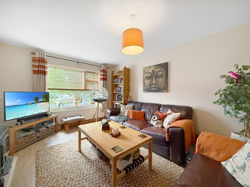 Highfield Close, Semington, BA14 photo 3