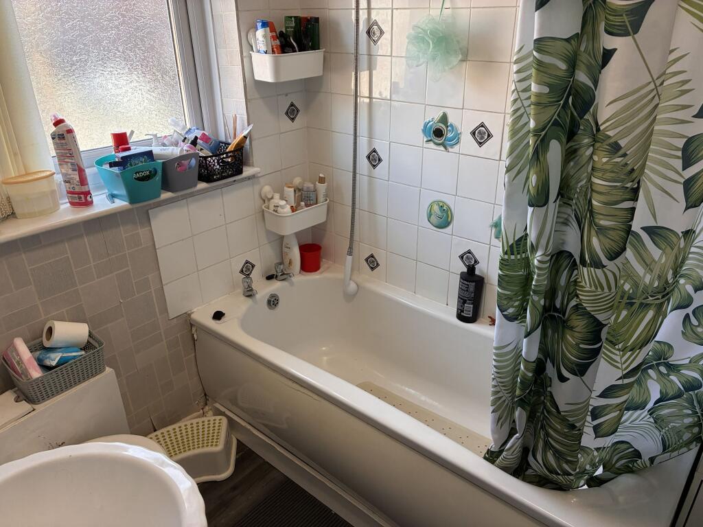 House in Warrington, Bank Quay, Bewsey - More