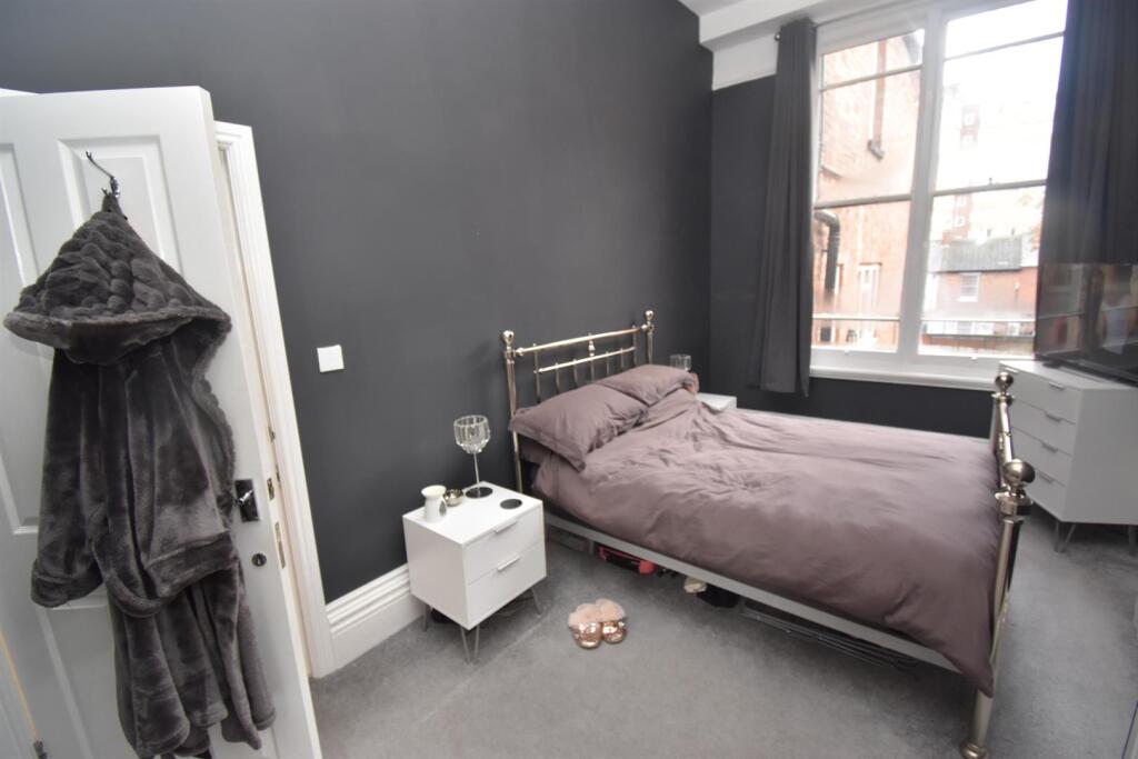 Apartment in Coventry - More