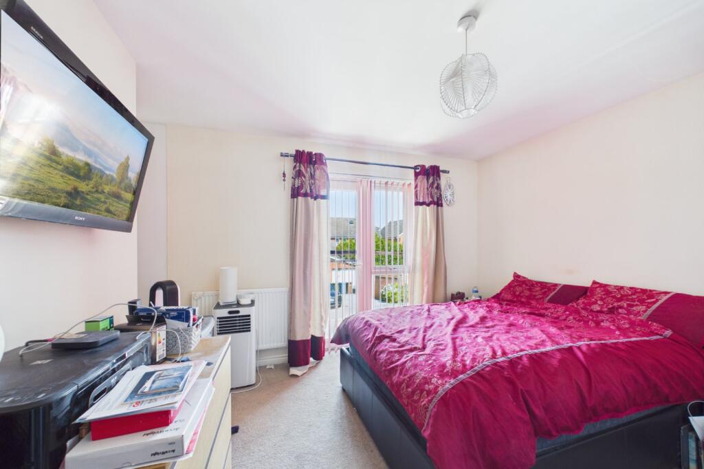 House in Bracknell - More