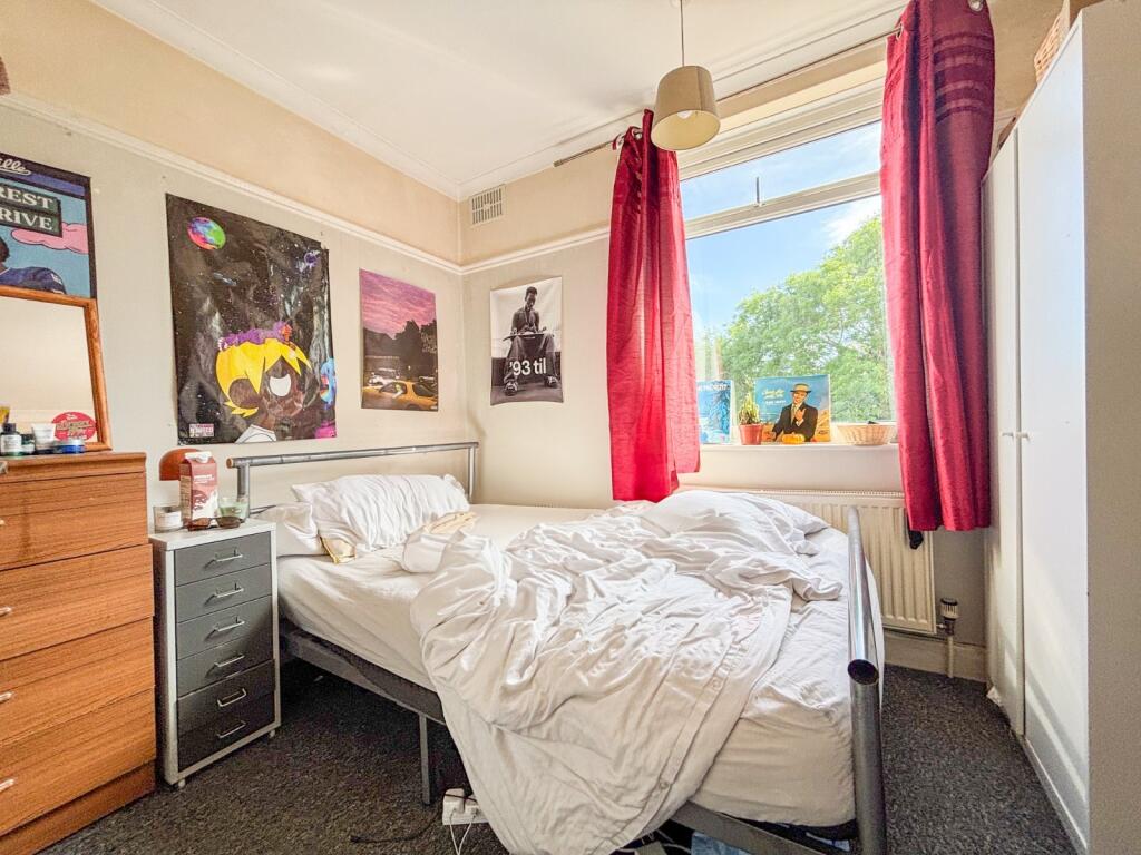 5 bedroom semi-detached house for rent