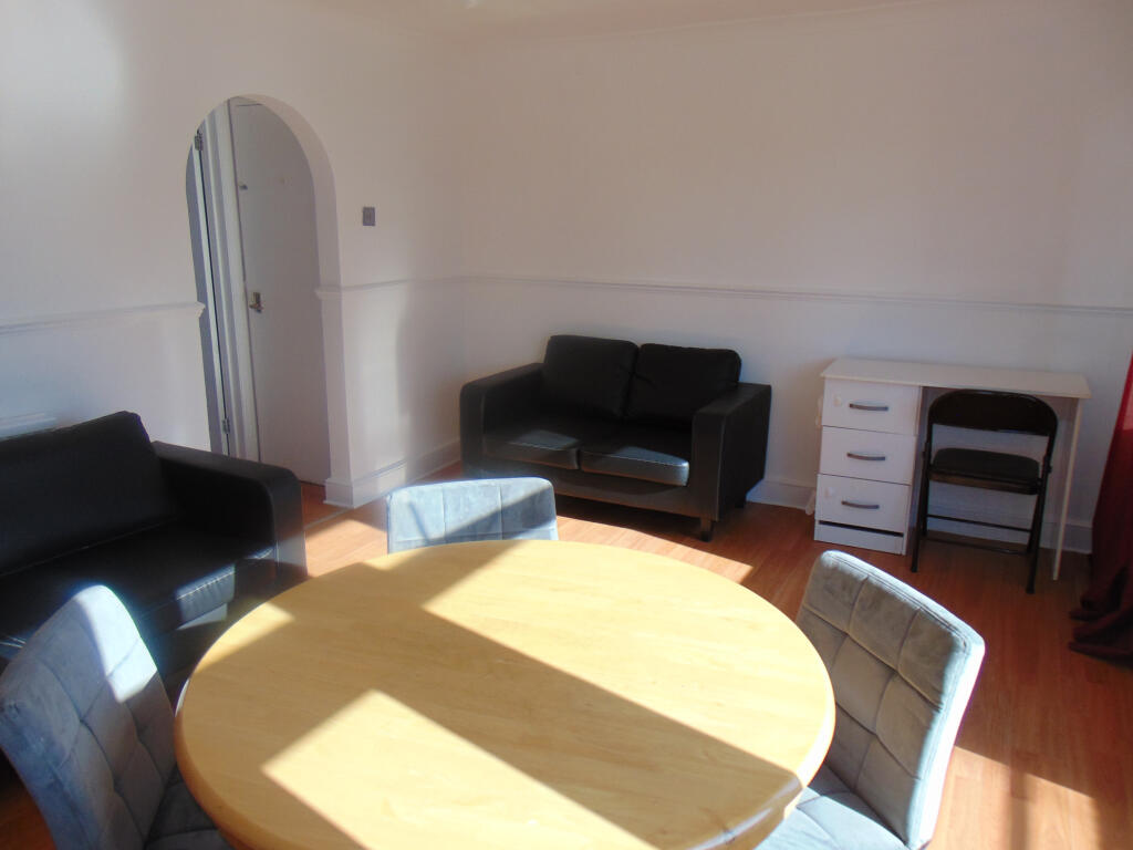 Apartment in London, Custom House, Canning Town - View 3