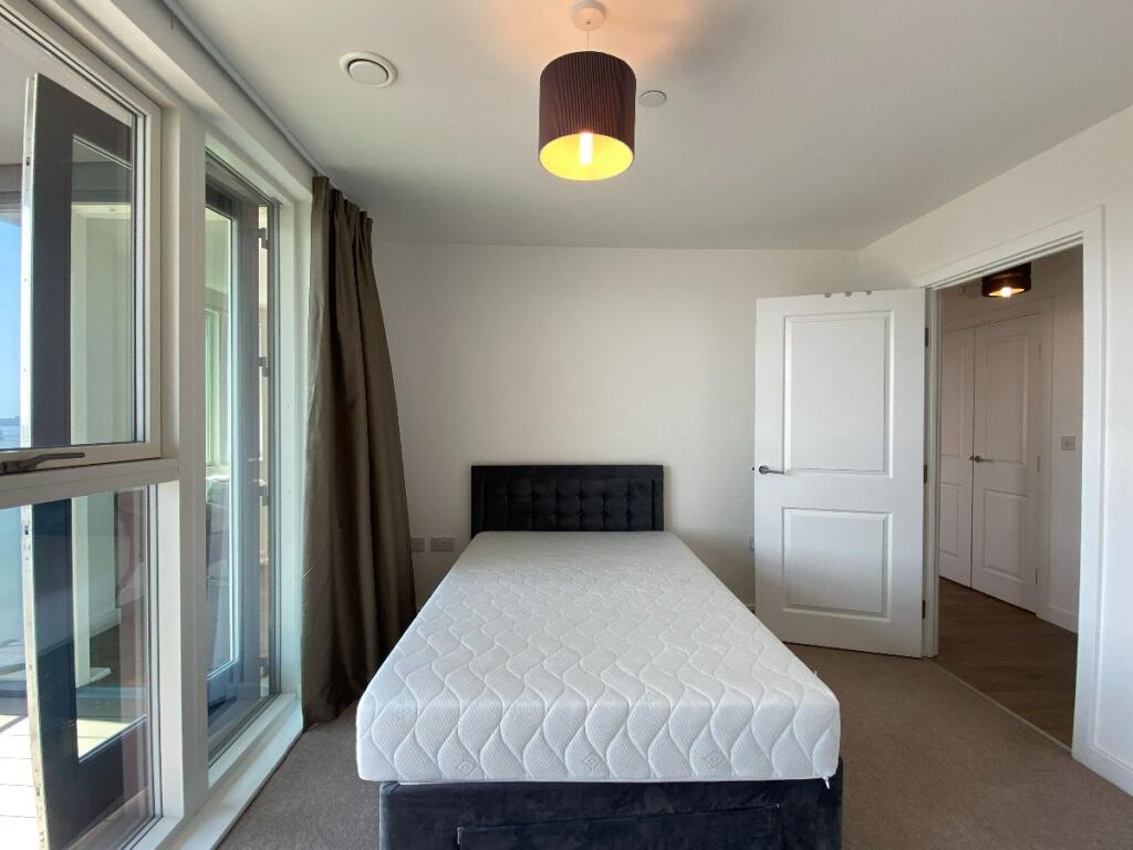 Apartment in London, Royal Borough of Greenwich - More