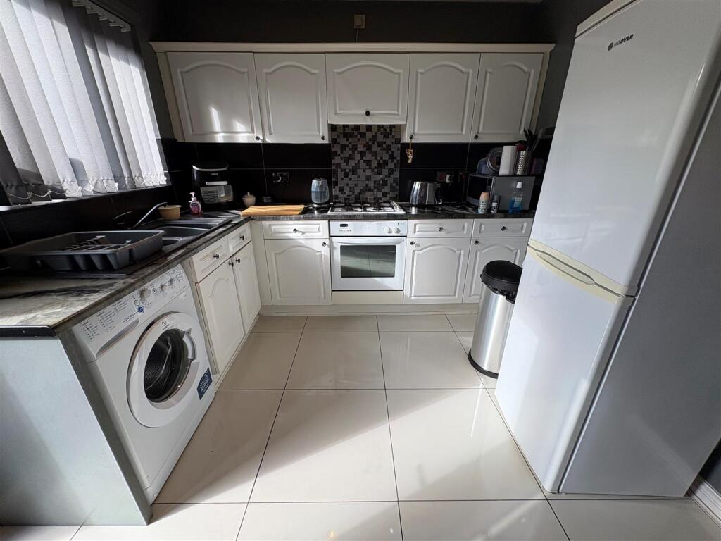 House in Wakefield - View 3