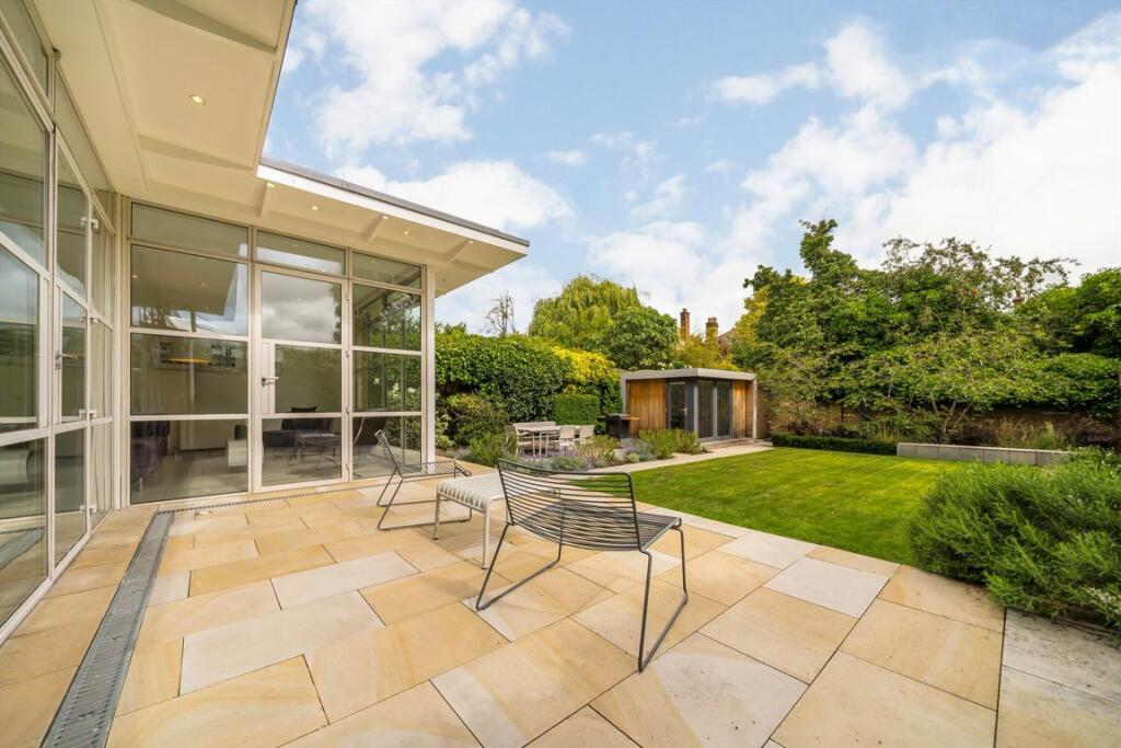 House in London, Wimbledon Village, Merton Park - More