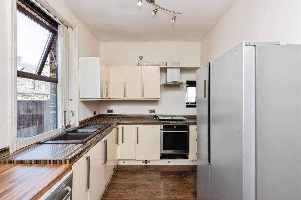 Runswick Terrace, Bradford photo 4
