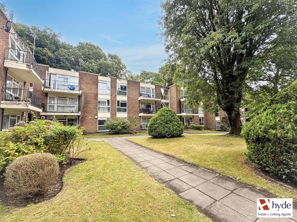 Apartment in Salford, Greater Manchester - View 3