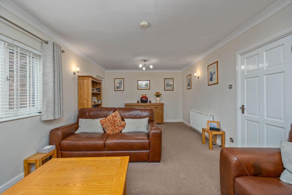 House in Wolverhampton, Castlecroft - More