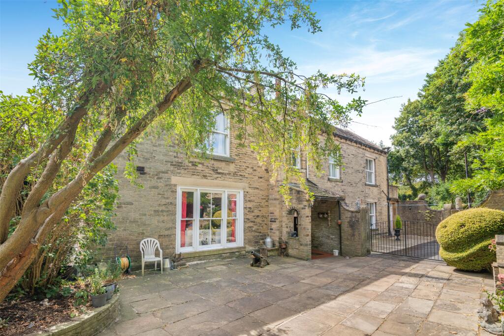 House in Huddersfield - View 2