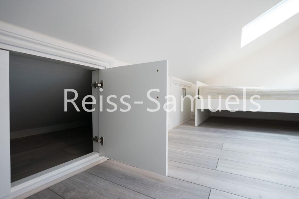 6 bedroom semi-detached house for rent