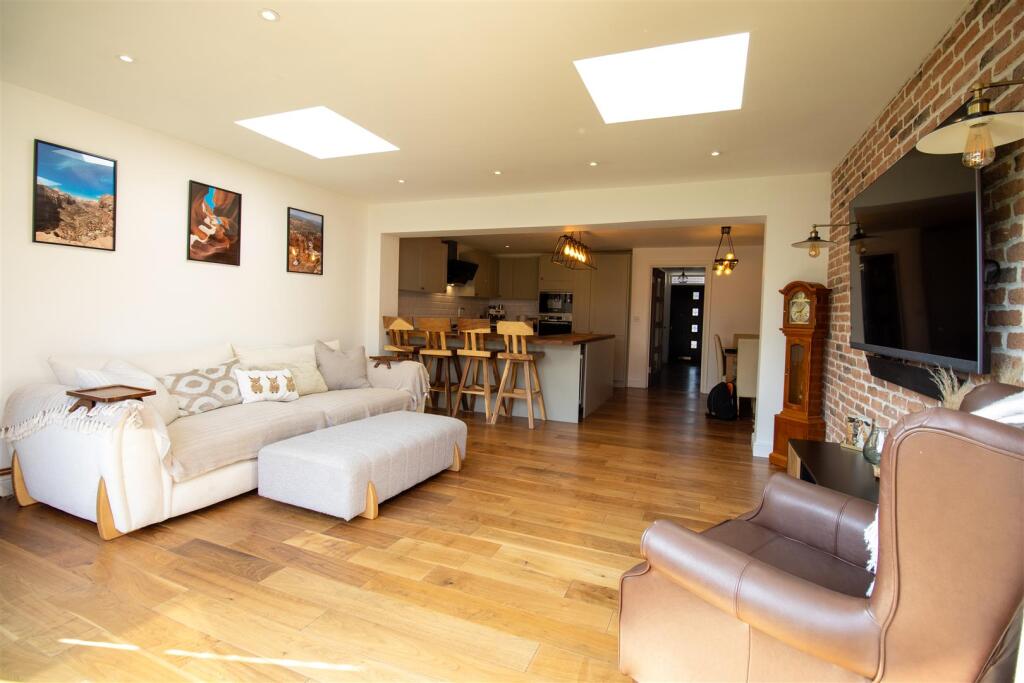 Bluebell Drive, Lower Stondon, Henlow photo 3