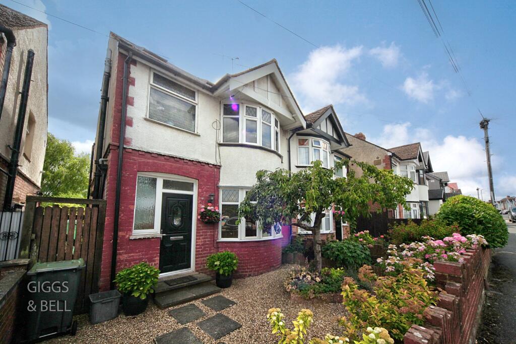 Main image of property: Grosvenor Road, Luton, Bedfordshire, LU3 2EG