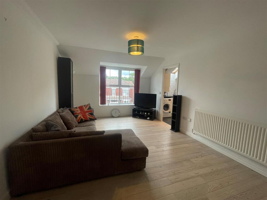 Balmoral Court, Farnborough photo 4