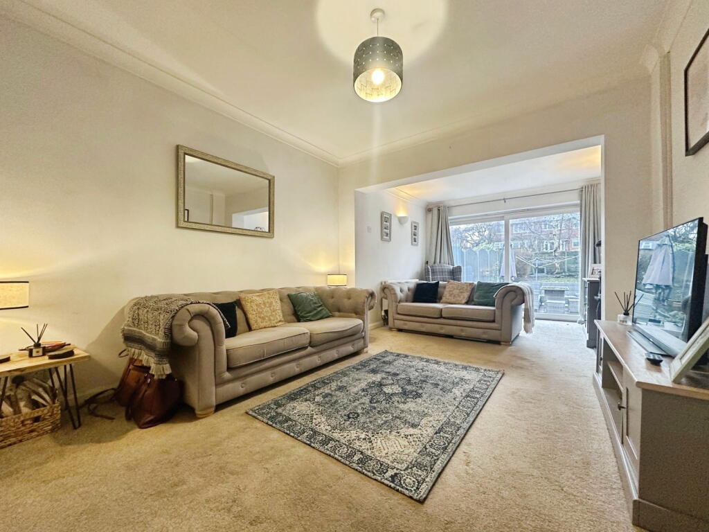House in Wolverhampton, West Midlands - More