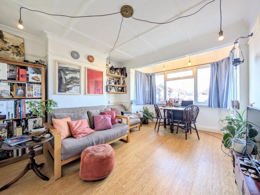 Apartment in Worthing, West Sussex - View 2