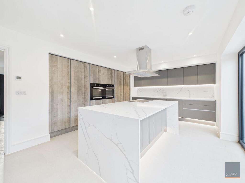 St Agnes- An impressive and high specification new build home photo 3