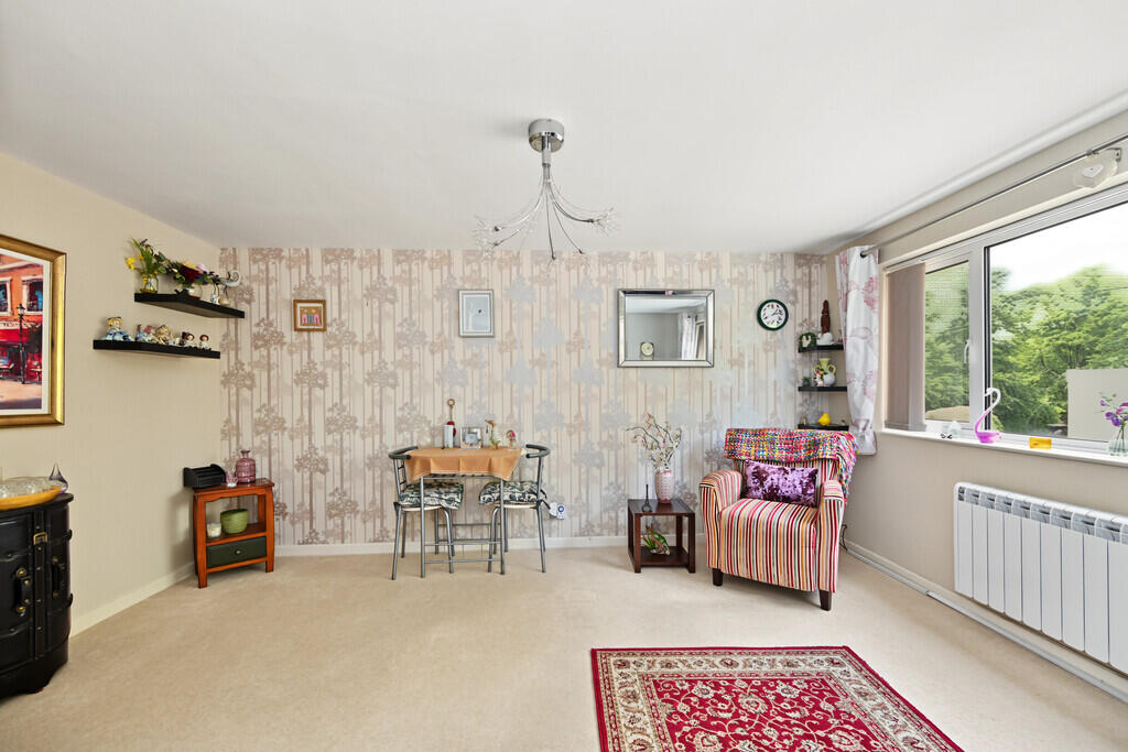 Apartment in Rugby, Warwickshire - View 5
