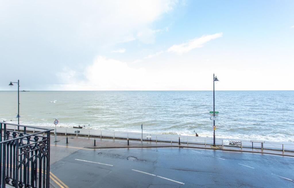 Apartment in Canterbury - View 5