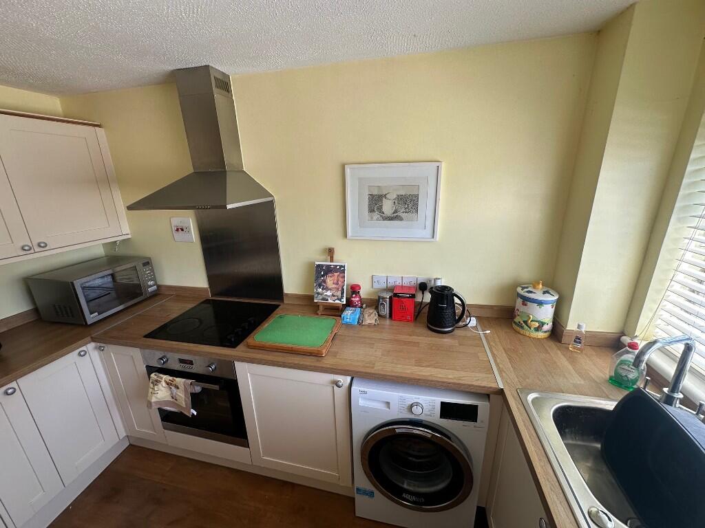 New North Road, Ilford, London, IG6 - View 5