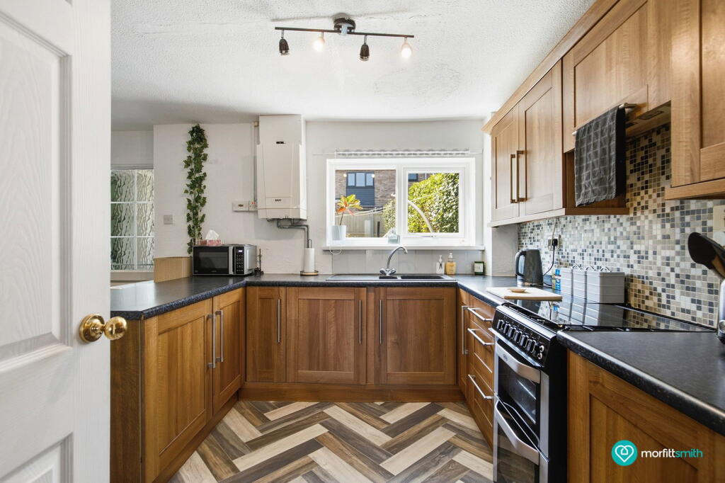House in Sheffield, Potter Hill, Ecclesfield - More