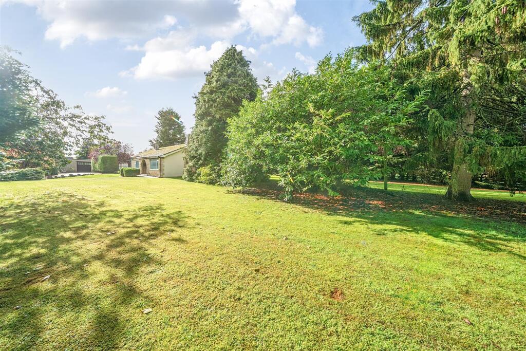 House in Paulerspury, Pury End - View 5