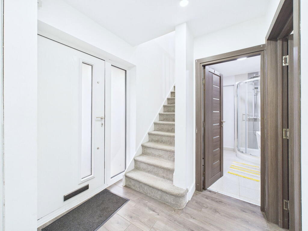 Brocks Hill Drive, Oadby photo 2