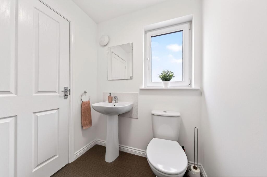 House in East Calder, Calderwood - View 6