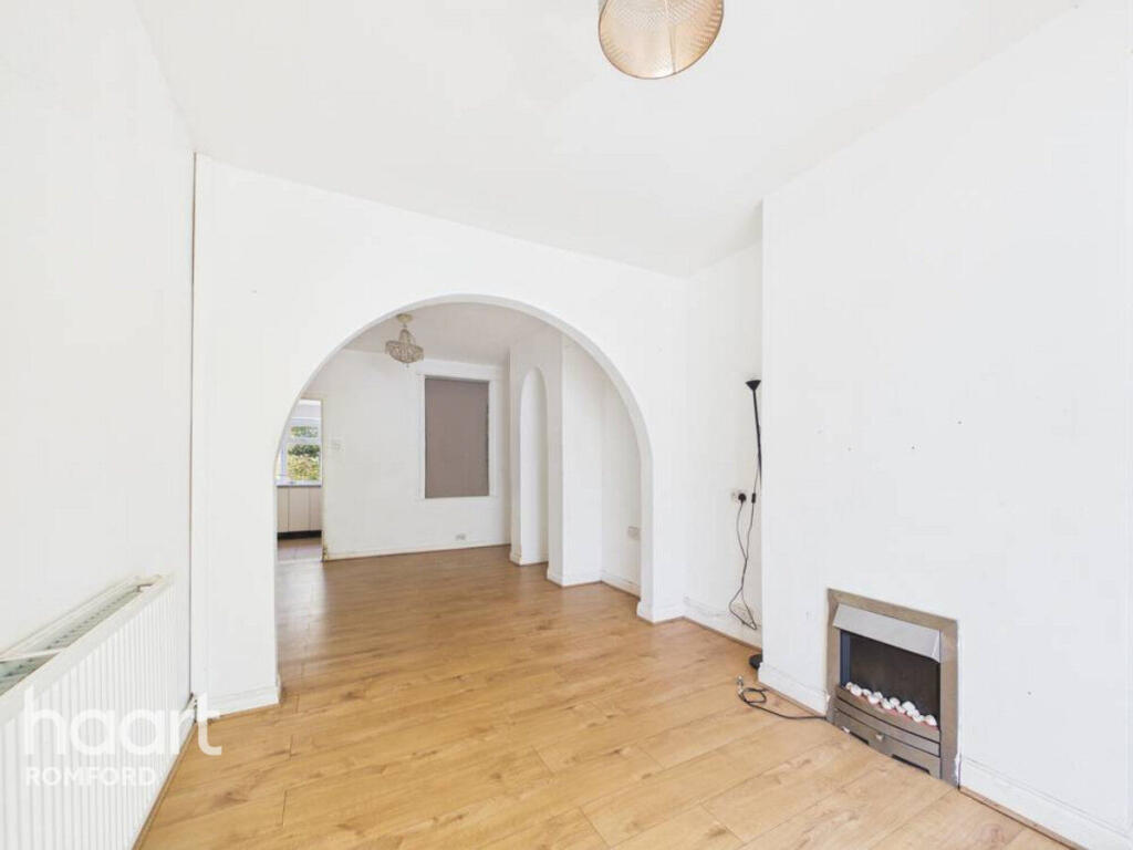 House in London, Collier Row - View 5