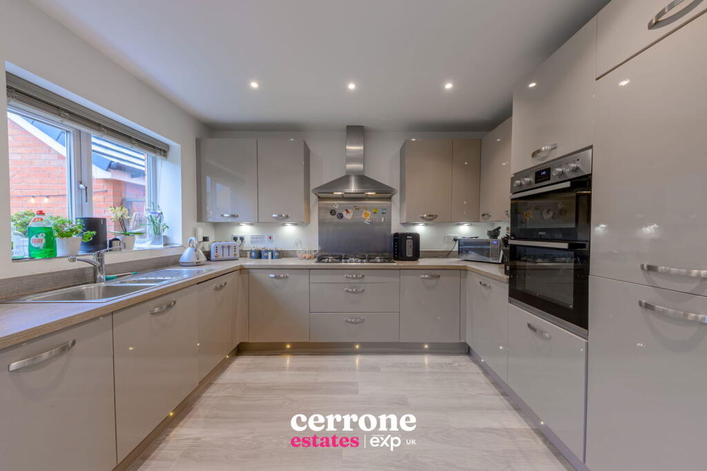 Newman Drive, Cofton Hackett, Birmingham, B45 8FY photo 4