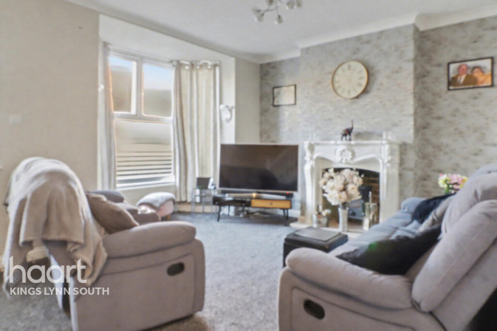 3-bed semi-detached on Seagate Road, Hunstanton, £270,000
