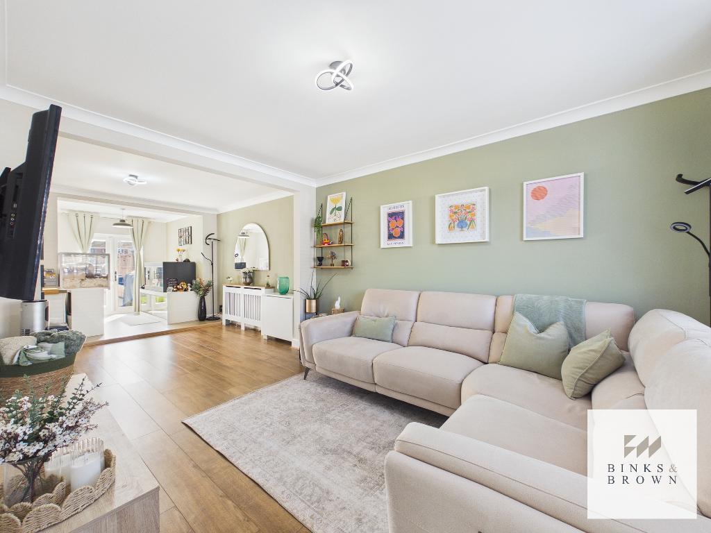 Rosevalley Crescent, Stanford Le Hope, Essex, SS17 8EH photo 2