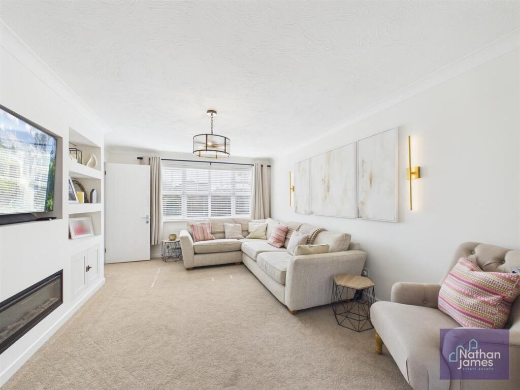 House in Caldicot - More